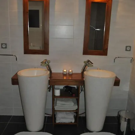 La Des Delices Bed & Breakfast *